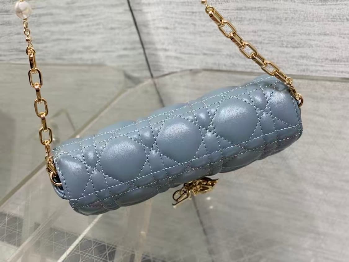 디올 크로스 백시그니처 넝쿨 체크로 클래식한 레터링 참장식
 상품이미지6