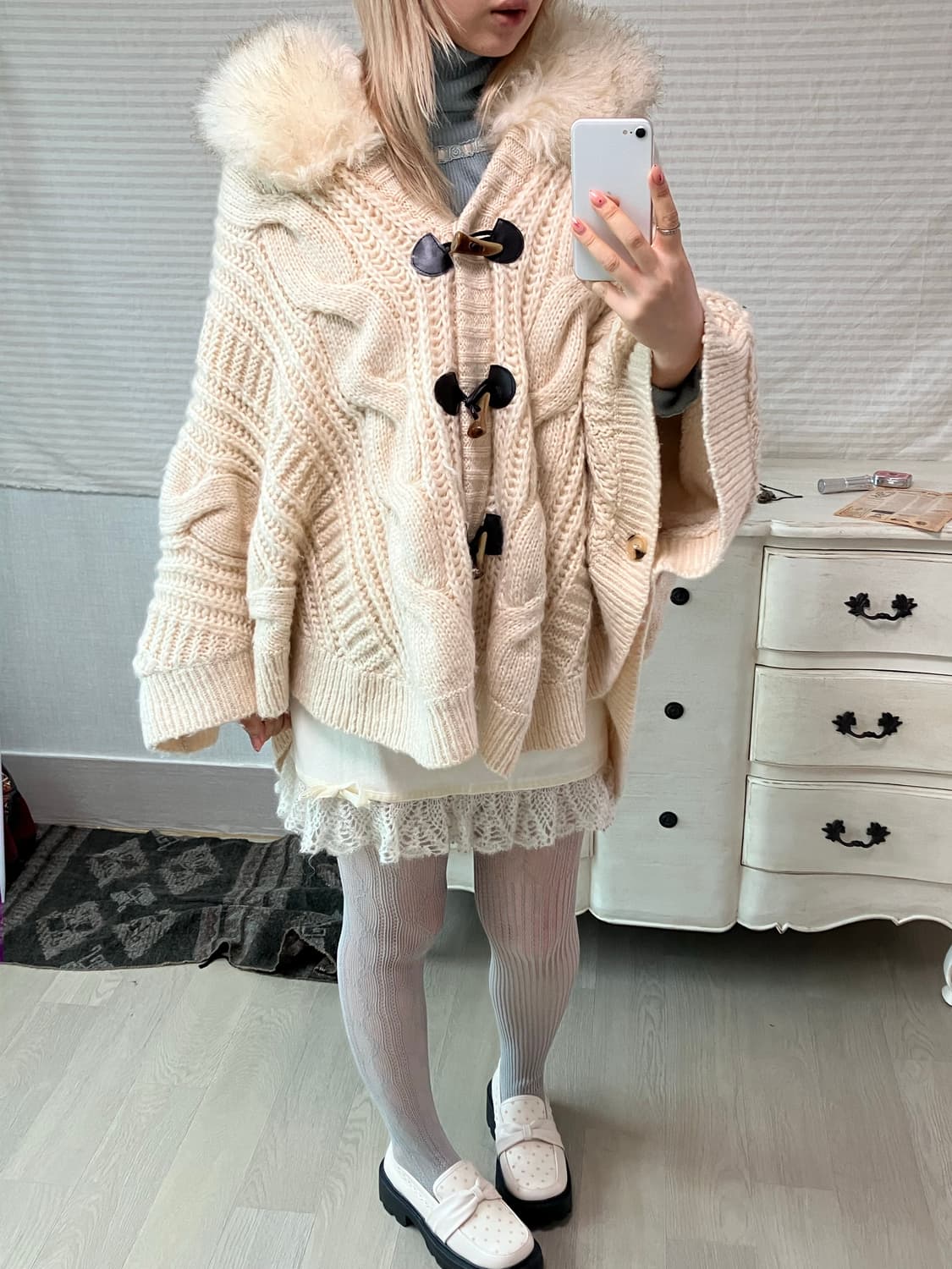 datura 아이보리 퍼 후드 케이프 상품이미지4