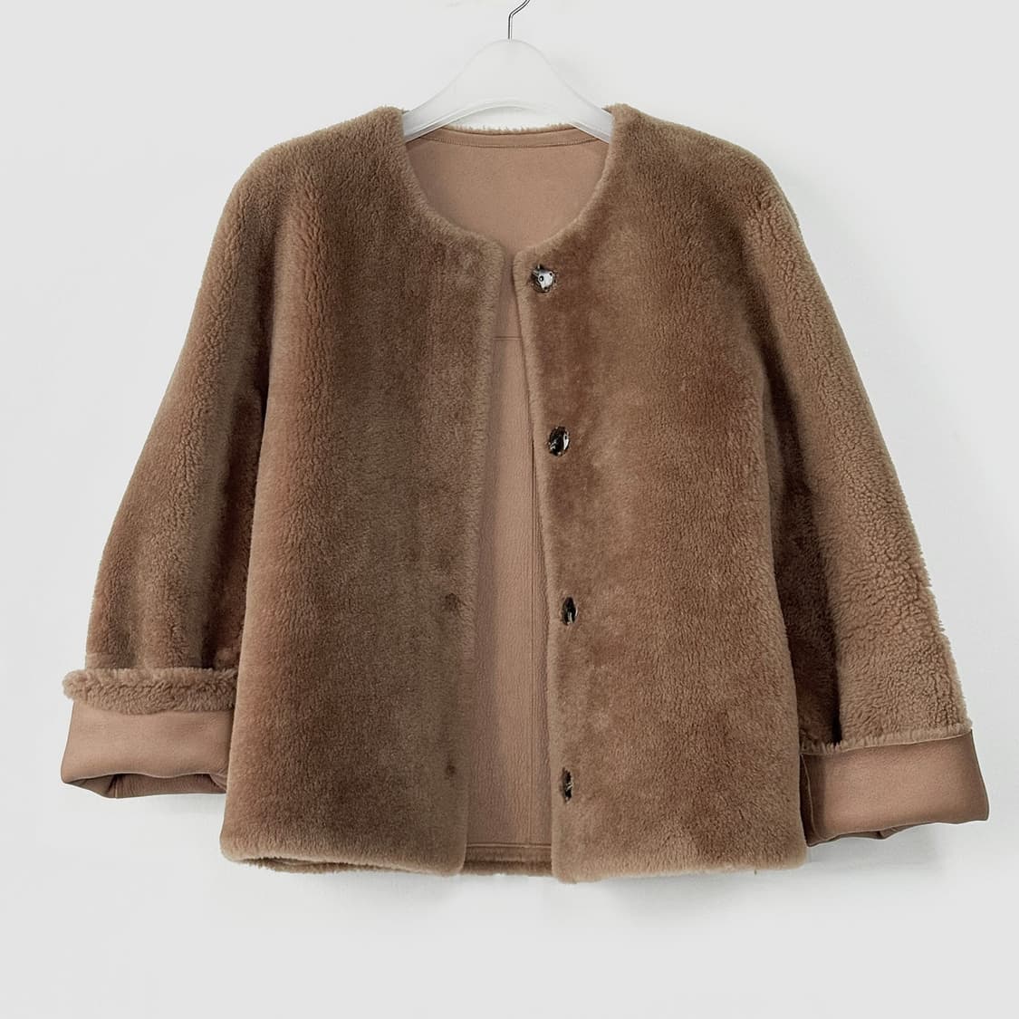 일라일 24 라운드넥 숏 무스탕 자켓 상품이미지2