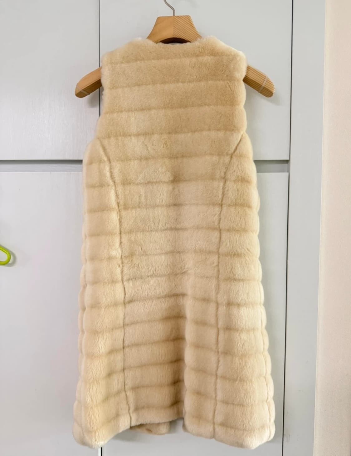 페이크퍼 크림 베이지 조끼 상품이미지2