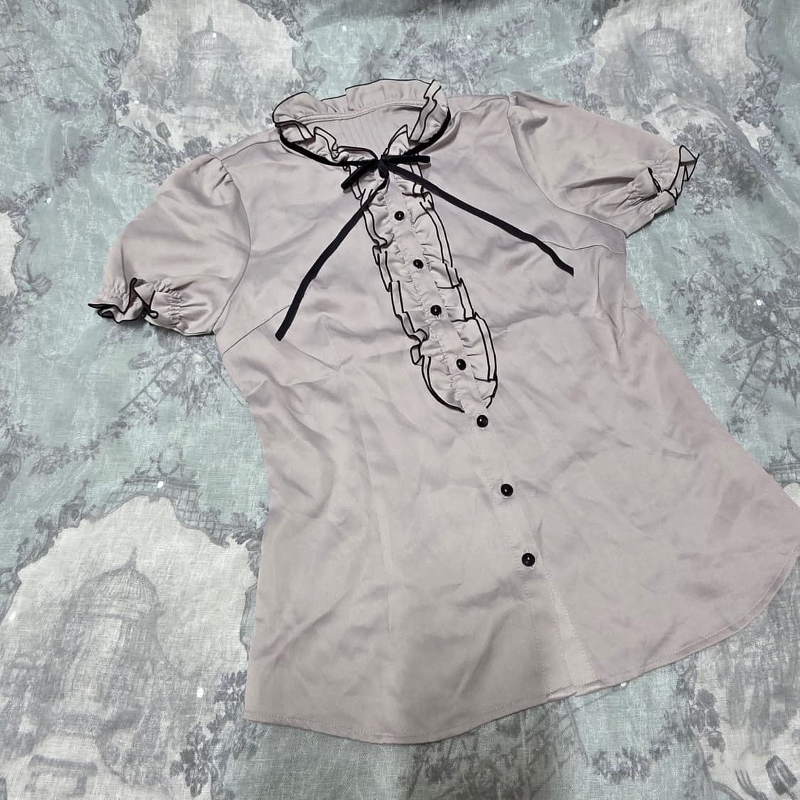 긱시크 프릴 반팔 리본 고딕 공겜여주 블라우스
갸루일브히메갸루 상품이미지2