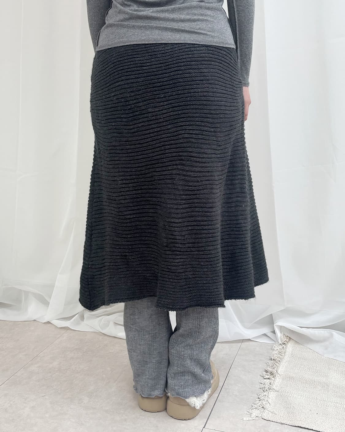 Dark cloudy 플라워 아플리케 포인트 니트 셔링 스커트 상품이미지6