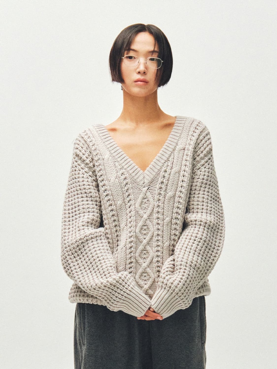 CABLE FISHERMAN V-NECK KNIT, LIGHT GRAY 상품이미지4