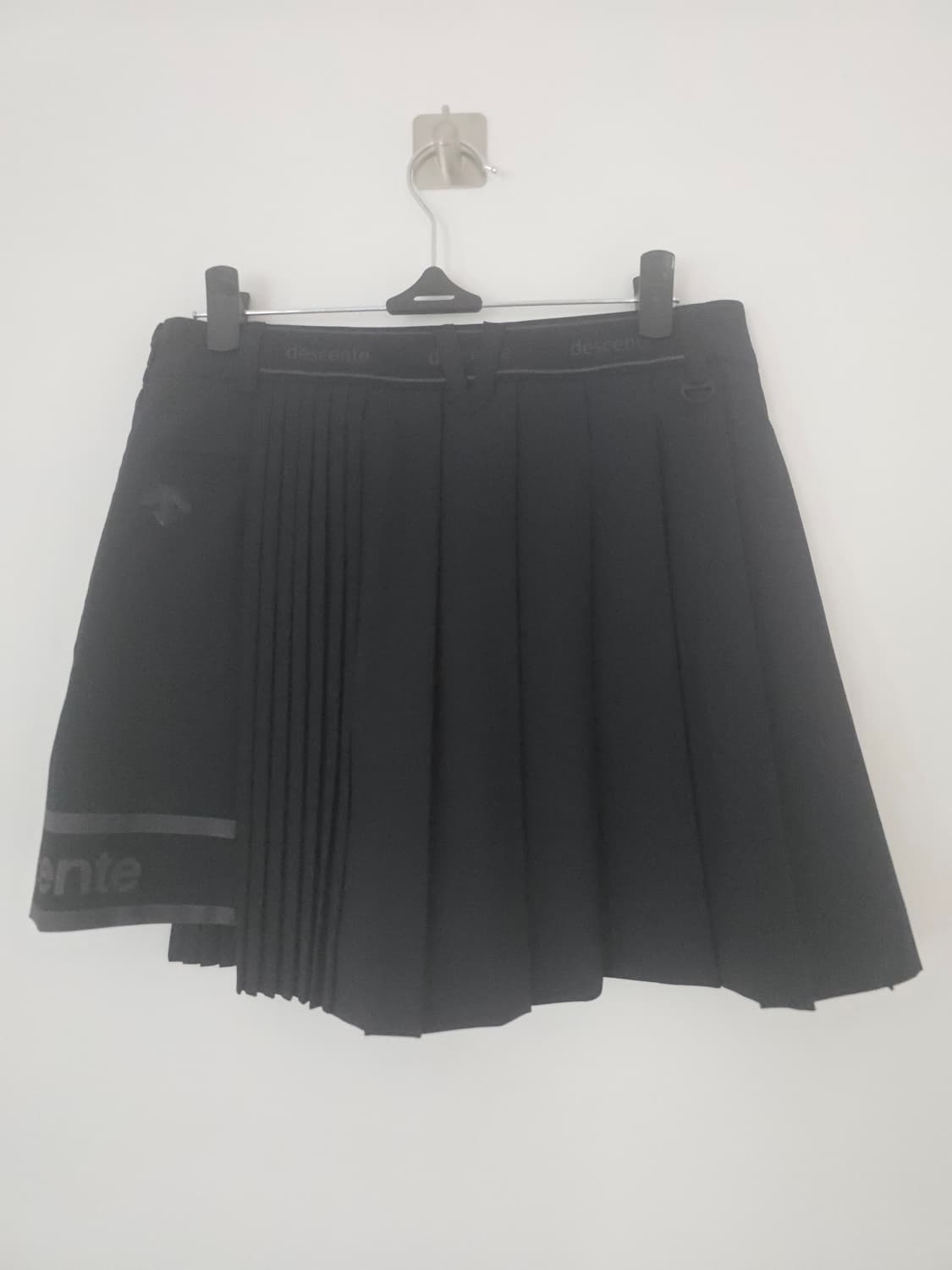 데상트 블랙 플리츠 랩 스커트 XS~S (언발/속바지) 상품이미지3