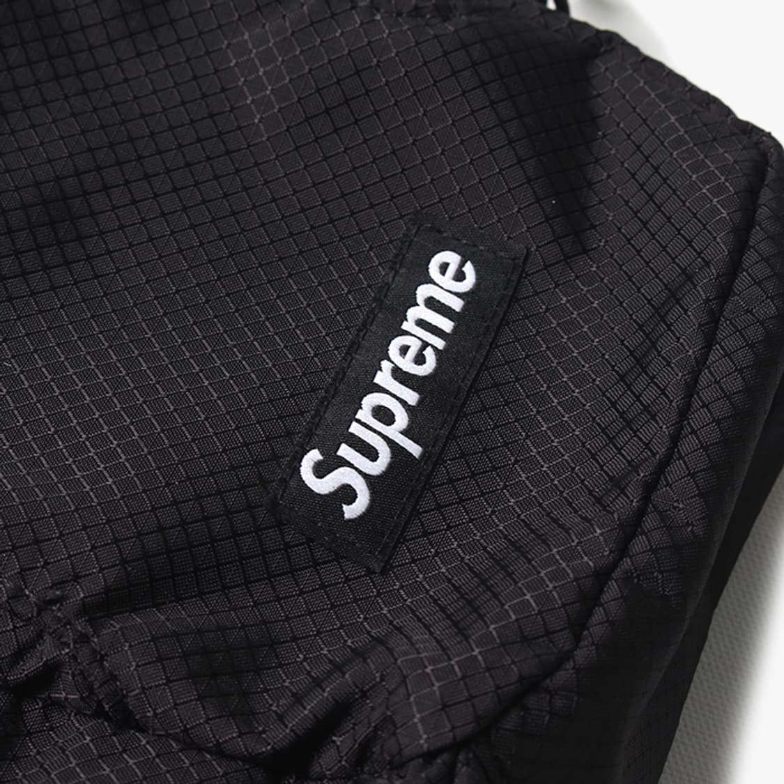  SUPREME "Black Shoulder Bag" 상품이미지3