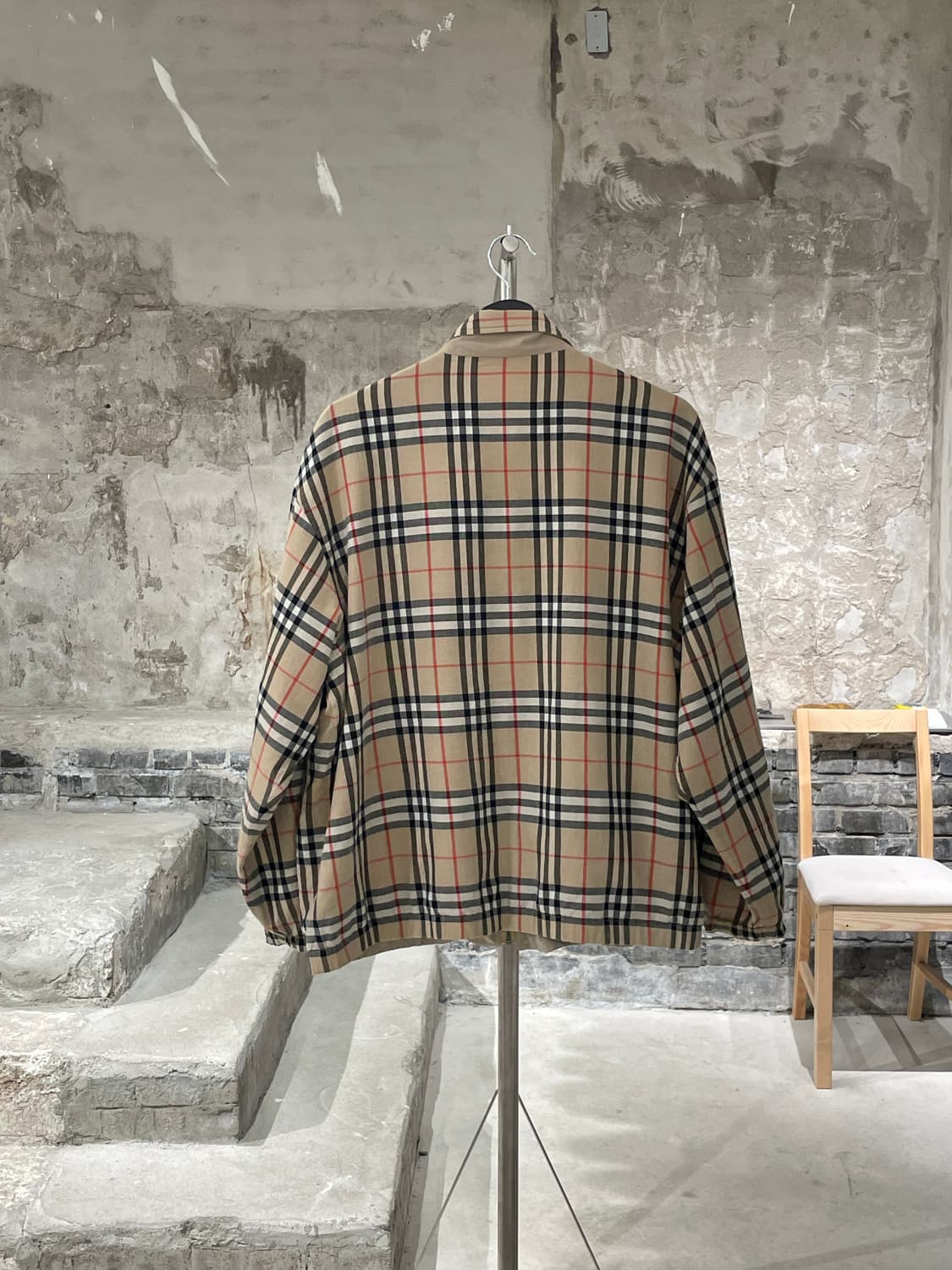 버버리 베이지 노바체크 기마로고 리버시블 블루종 상품이미지4