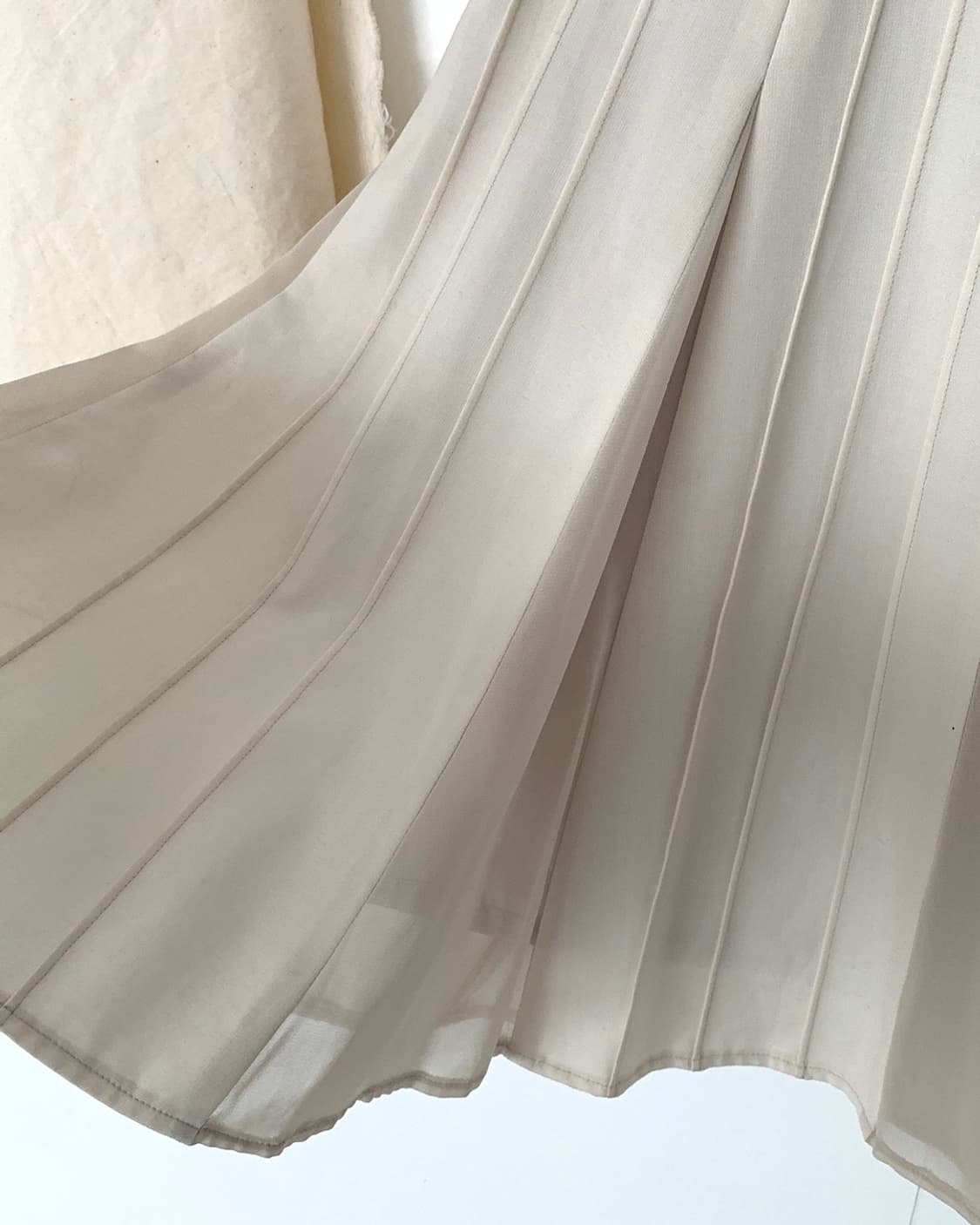 Nude beige chiffon pleated midi skirt 상품이미지9