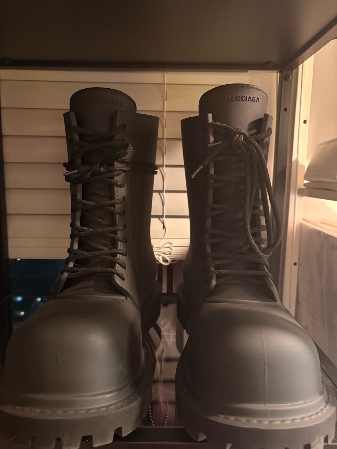 발렌시아가 스테로이드 부츠 43 판매합니다 상품이미지1