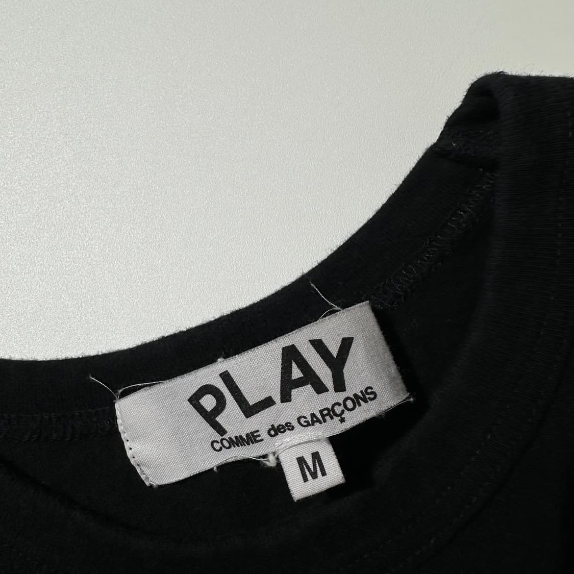 꼼데가르송 플레이 인버티드 하트 로고 반팔 블랙 상품이미지3