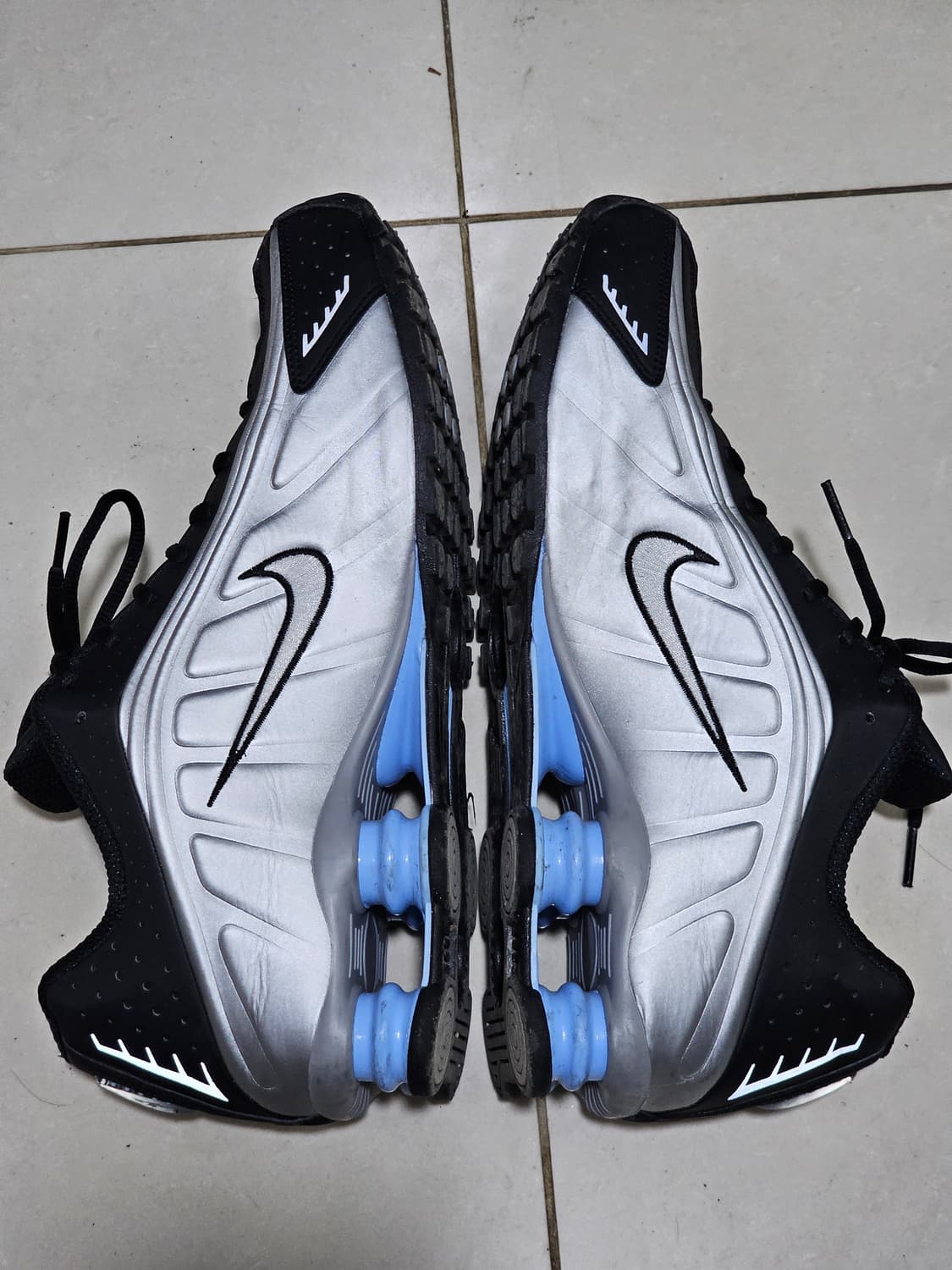 나이키 샥스 r4 메탈릭 실버:블랙:사이킥블루 상품이미지1