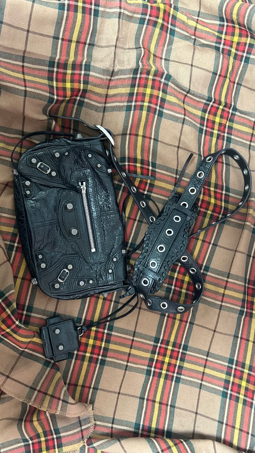 발렌시아가 르카골 플랩백 XS 블랙 판매합니다 상품이미지2