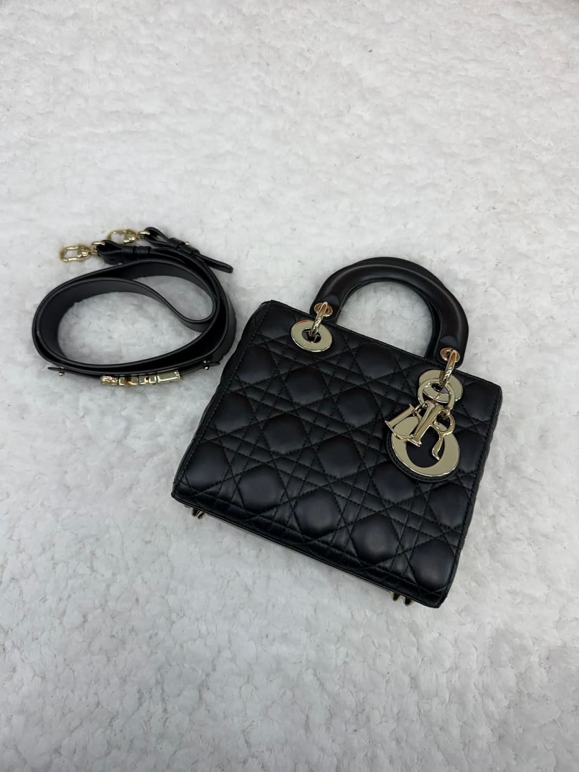 디올 까나쥬 레이디디올 레이디백 램스킨 블랙금장 상품이미지1