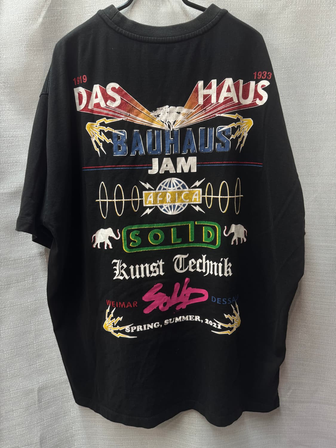 솔리드옴므 바우하우스 백 그래픽 오버핏 반팔티 105(2XL~3XL) 상품이미지1