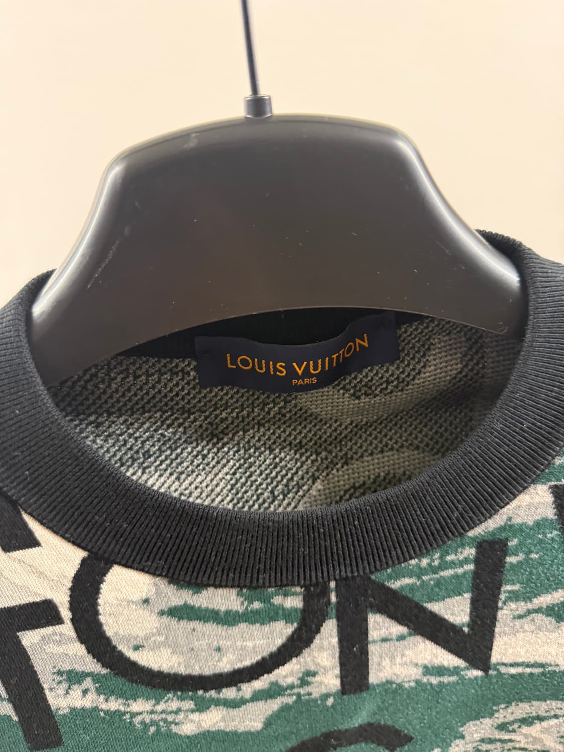 루이비통 올오버 로고 자카드 맨투맨 L 상품이미지3