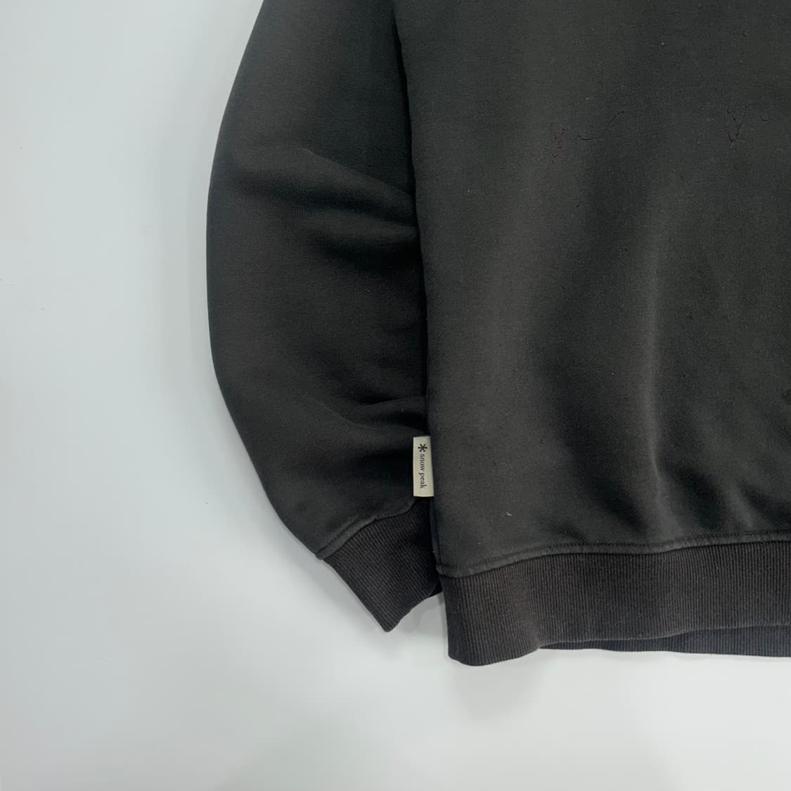 Snow peak 스노우피크 스몰로고 차콜 맨투맨  상품이미지5