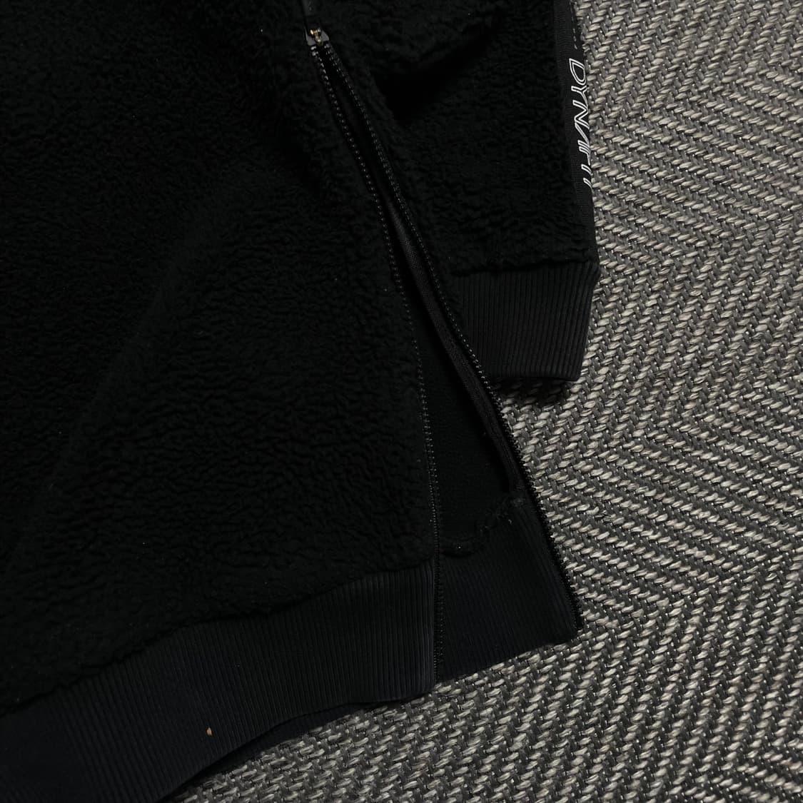 다이나핏 센터로고 블랙 플리스 맨투맨o 5365 상품이미지3