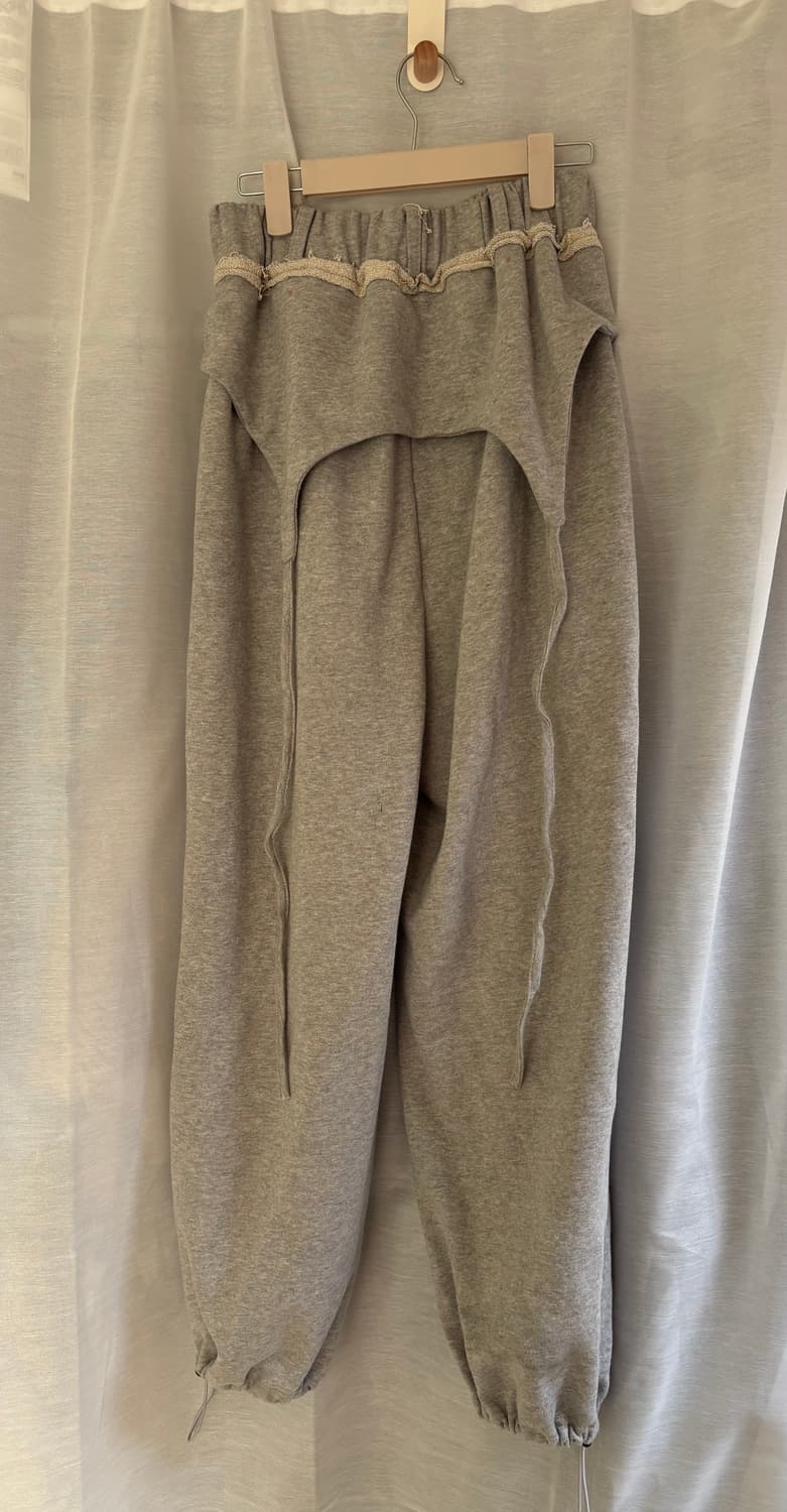 길라아카이브 OVERLAP SCRIPT SWEATPANTS_GREY 상품이미지2