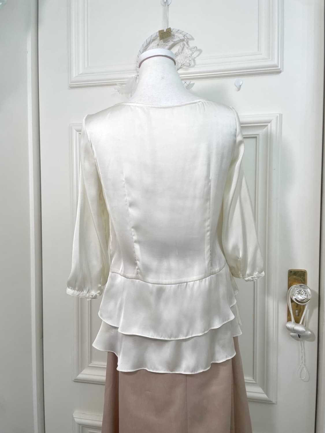 ivory satin pleats ruffle blouse(size-S) 상품이미지3