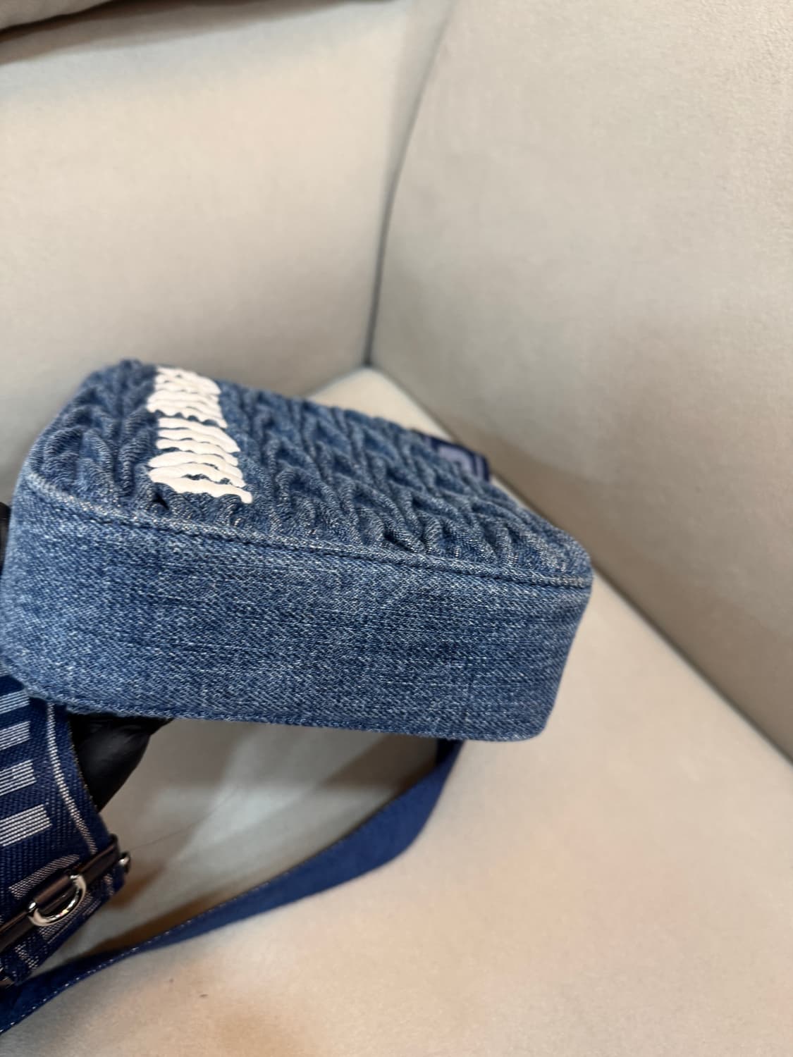 미우미우 마테라쎄 데님 토트백 상품이미지3