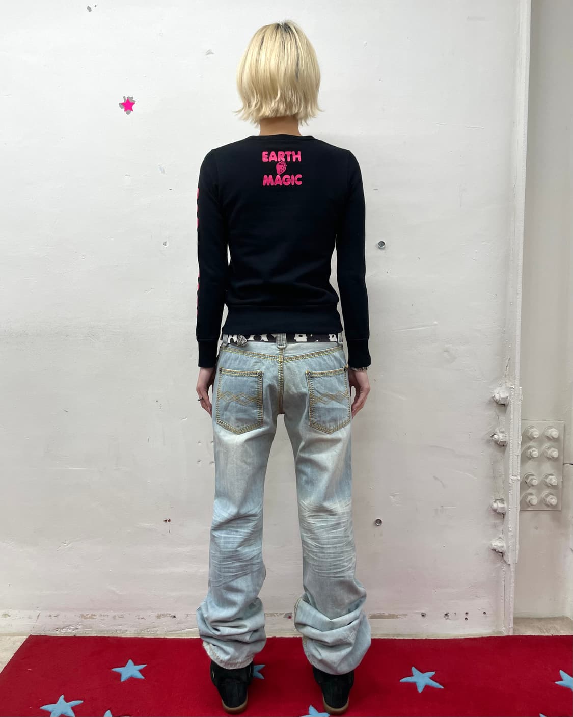 EARTH Big Strawberry Glossy Sweatshirt  상품이미지6