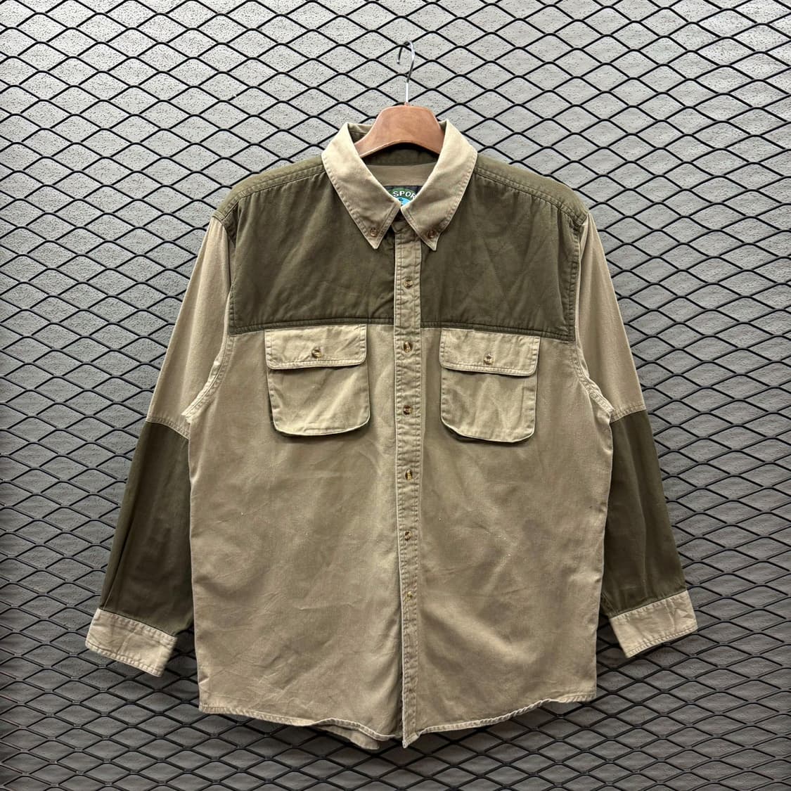 USA VINTAGE 러기드 헌팅셔츠 퀼팅패드 익스팬션 포켓 디테일 카키 상품이미지2