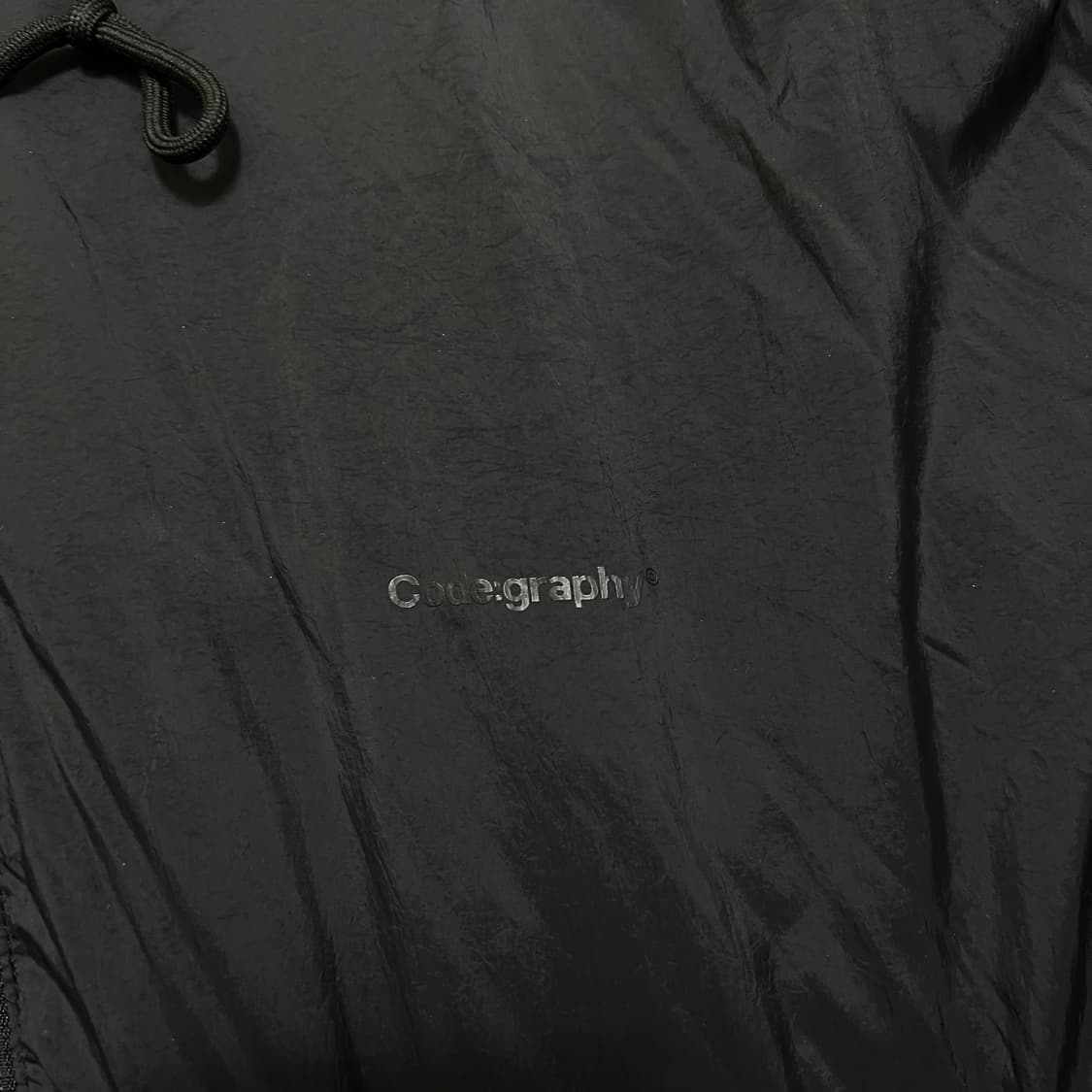 코드그라피 오버사이즈 후드 웜업 패딩 점퍼 [블랙] L/100 상품이미지4