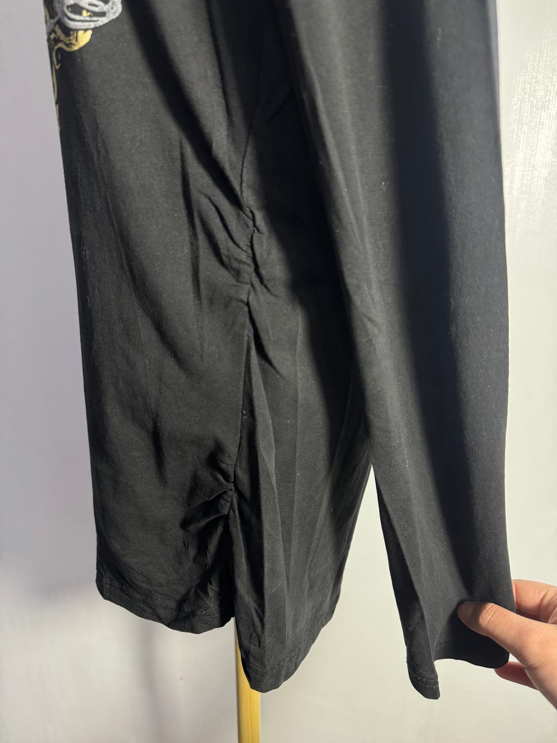 토네이도마트 셔링 디테일 레터링 롱슬리브 상품이미지5