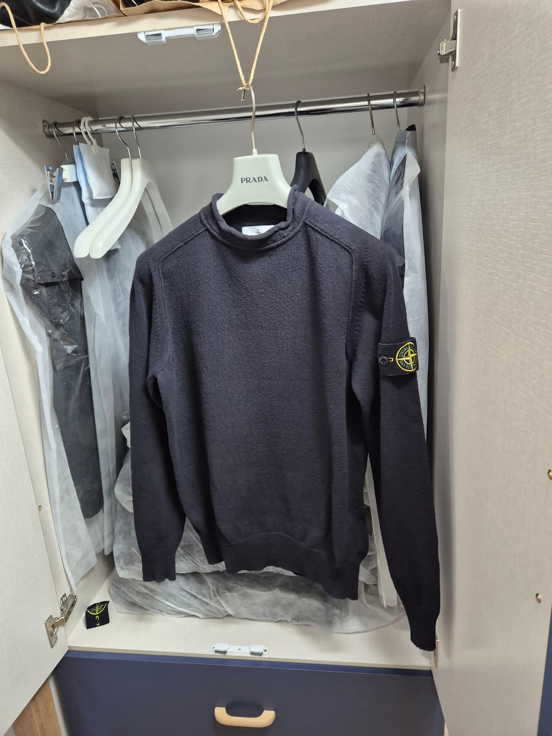 23SS스톤아일랜드 라운드넥 니트 90-S 블랙 상품이미지1