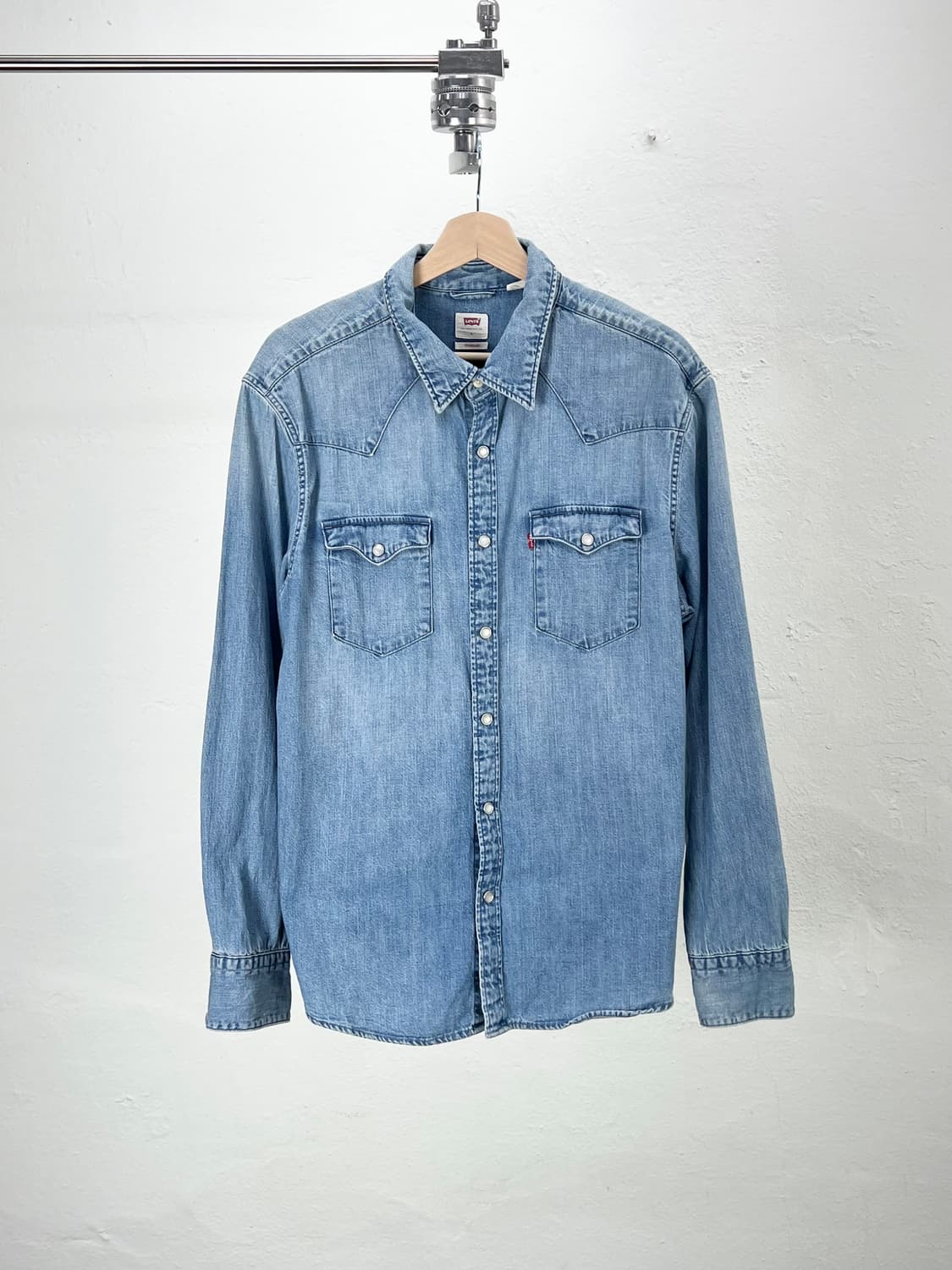 리바이스 레드탭 연청 웨스턴 스탠다드 데님 셔츠 상품이미지1