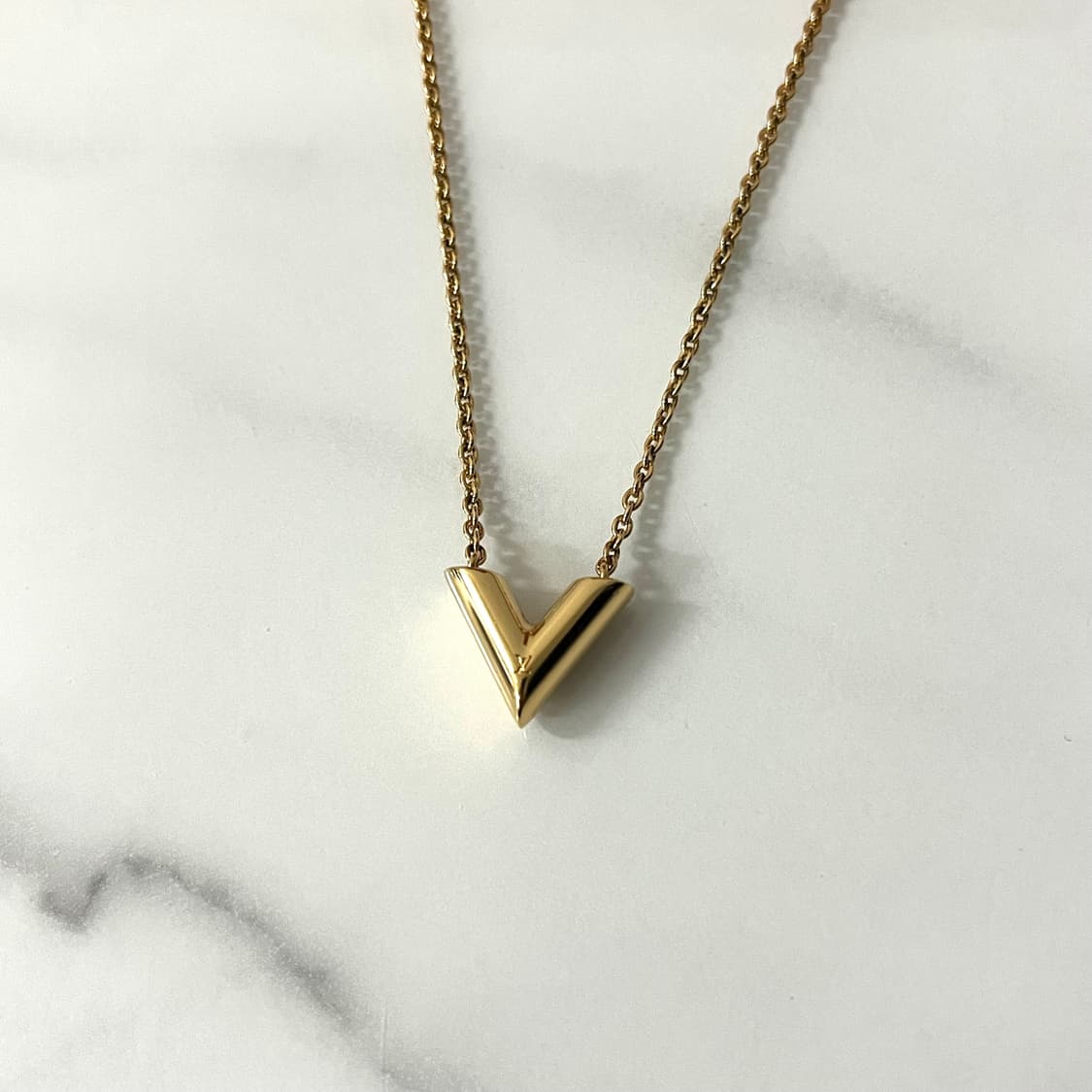 [S급/정품] 루이비통 에센셜 V 목걸이 골드 M61083 상품이미지1