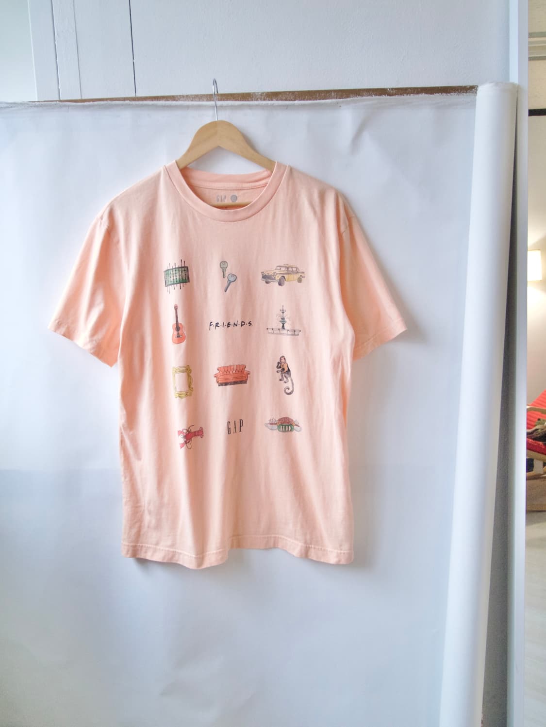 [GAP x FRIENDS] printing t-shirts 상품이미지2