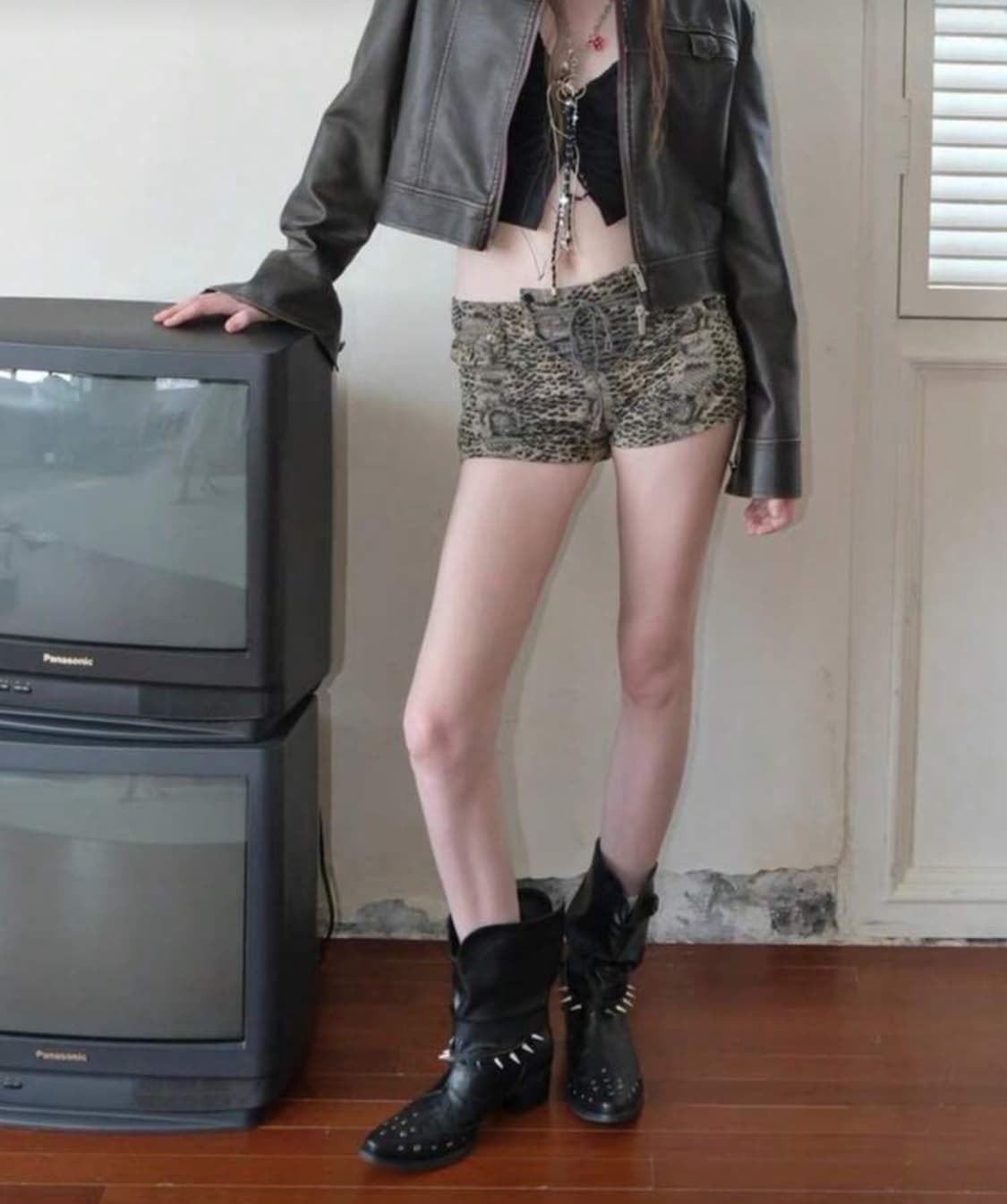 웨스턴 스터드 스트랩 부츠 블랙  상품이미지4