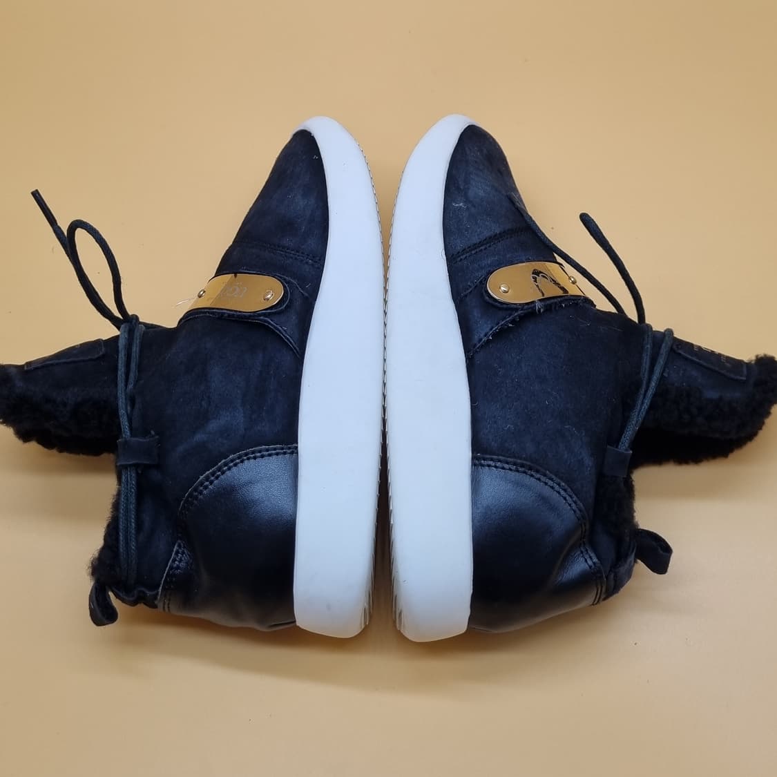 UGG 어그 안감털 운동화 실사이즈225 상품이미지5