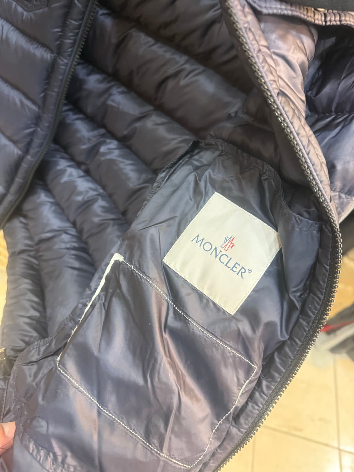 0/55 정품 몽클레어 발랑스 후드패딩 팝니다 상품이미지3