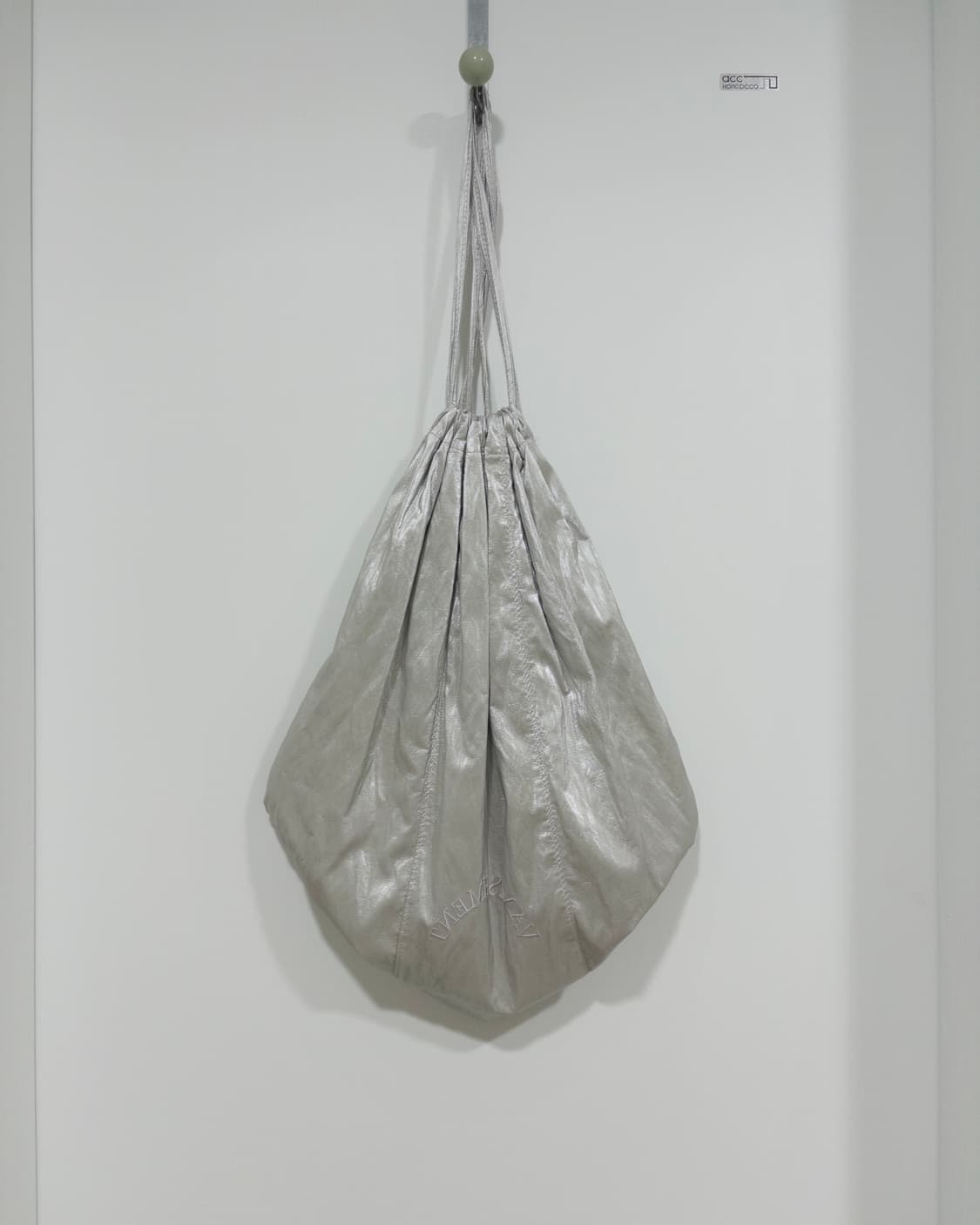 실버 글로시 복조리 백팩 상품이미지1