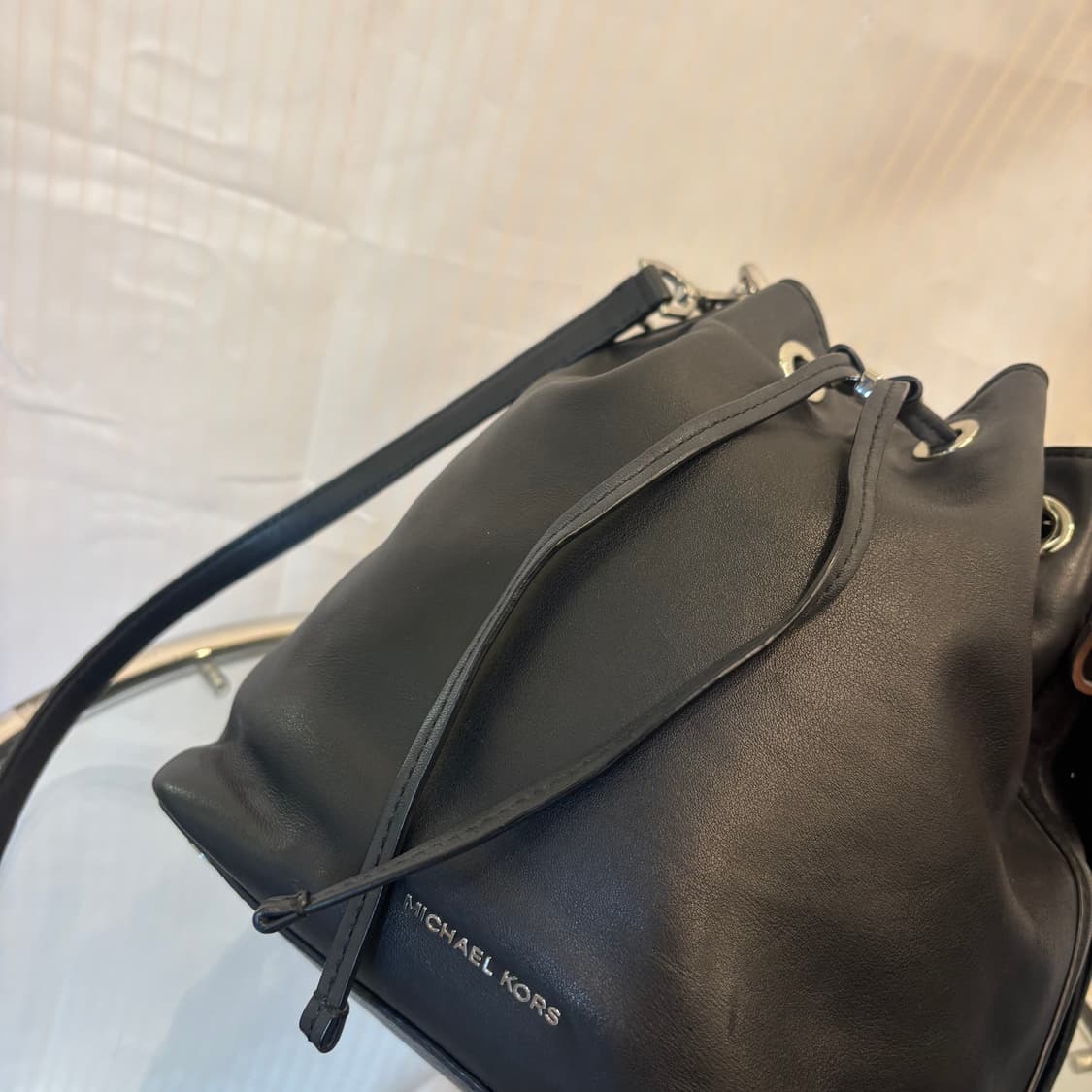 정품 마이클코어스 복조리 토트 크로스백     상품이미지4