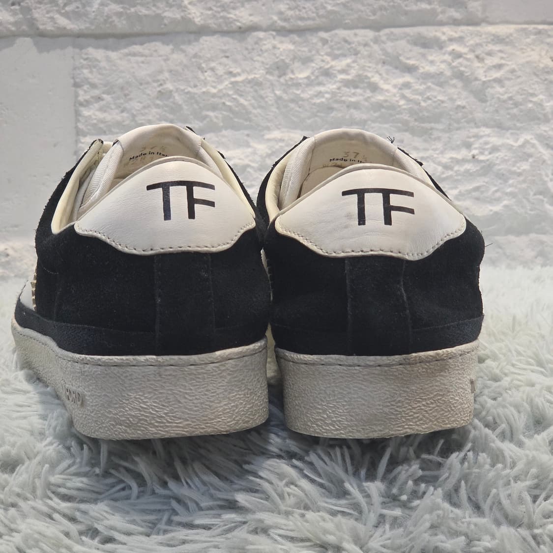 1a-1:톰 포드 블랙 & 화이트 스웨이드 레더 스니커즈(240mm)
 상품이미지3