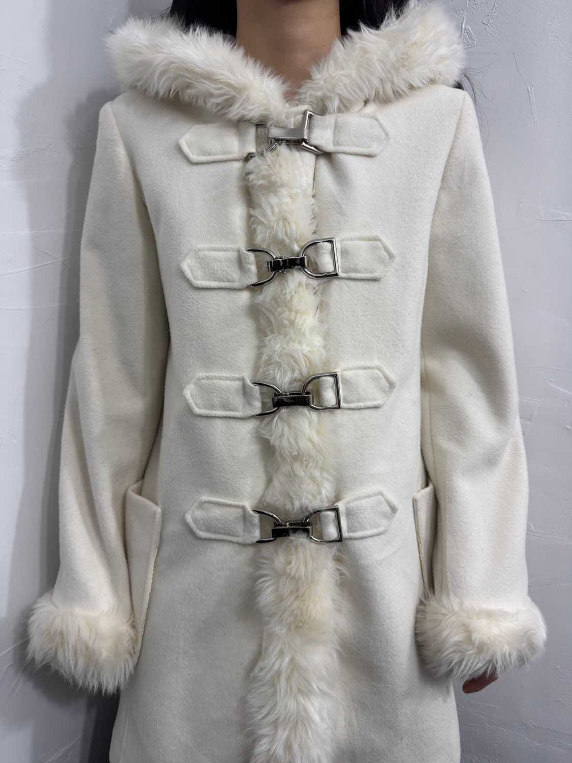 white fur hood buckle coat 상품이미지3