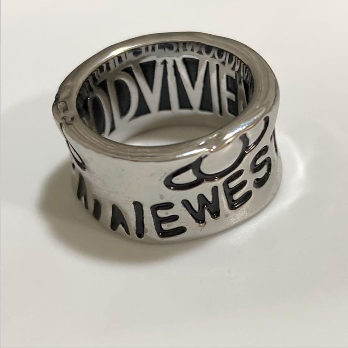 비비안웨스트우드 아카이브 레터링 로고링 반지 상품이미지2