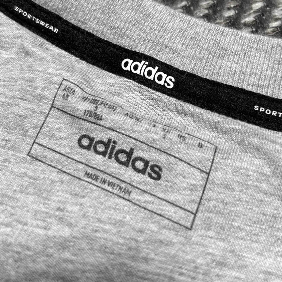 [M] adidas 아디다스 그레이 에센셜 3st 맨투맨 상품이미지4