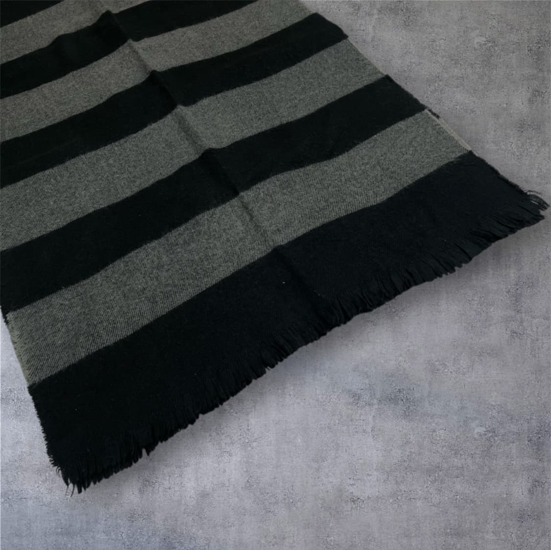 지오다노 Giordano 블랙 그레이 스트라이프 머플러 상품이미지4