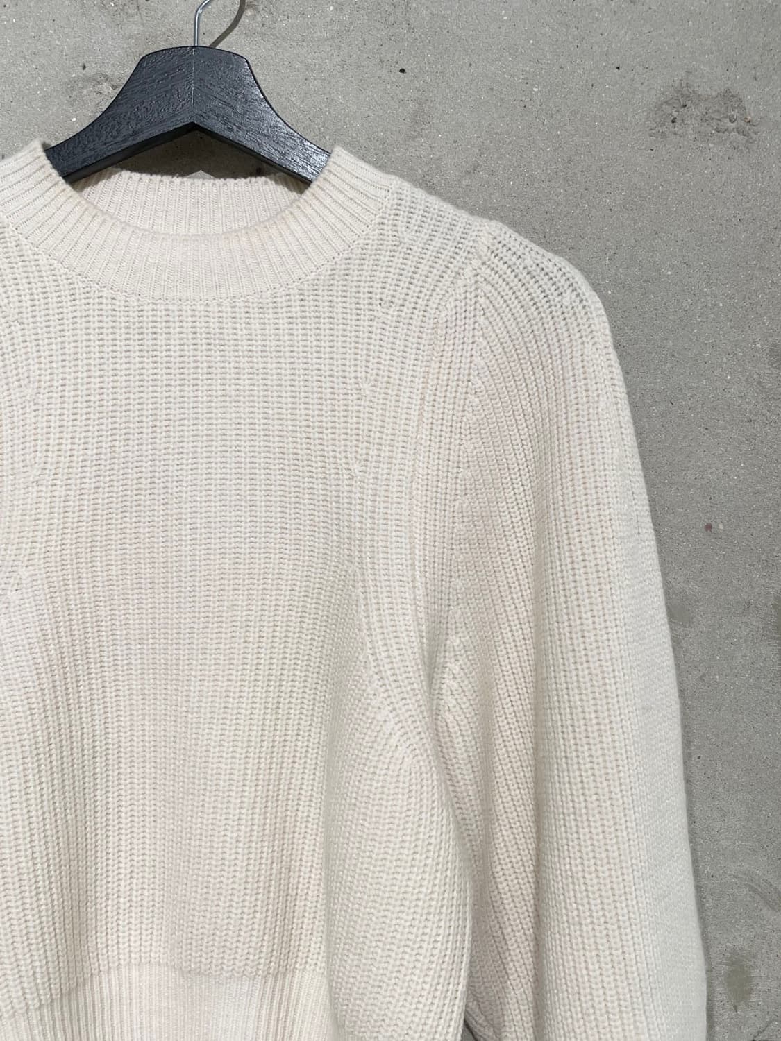 엔폴드 크림 퍼프 슬리브 크롭 니트 상품이미지3