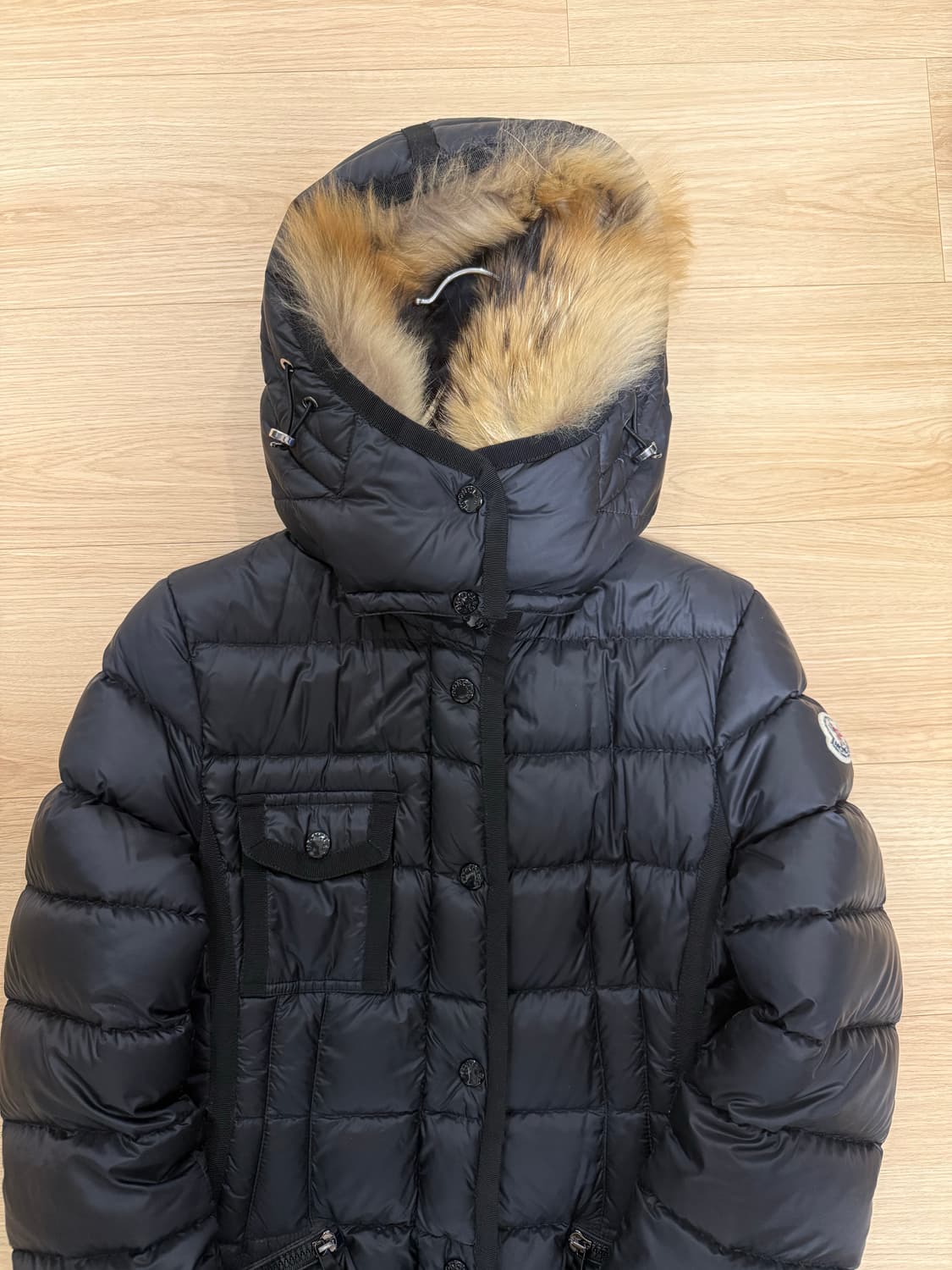 [1사이즈] 몽클레어 헤르민퍼 블랙 여자 패딩 상태 최상 상품이미지2