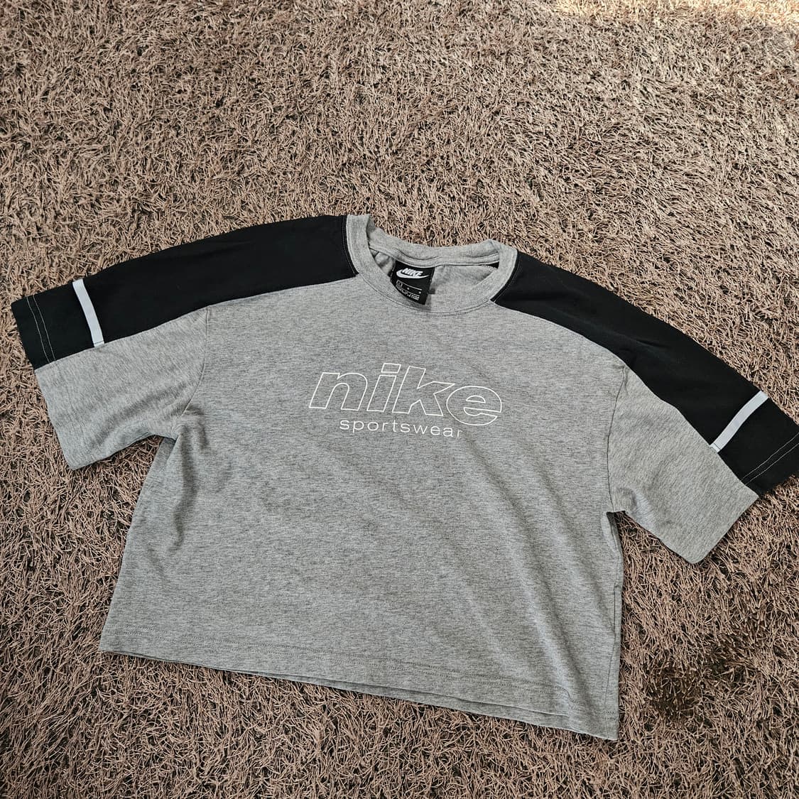 나이키(Nike) Nsw 센터 로고 라글란 배색 크롭 반팔티셔츠 상품이미지2