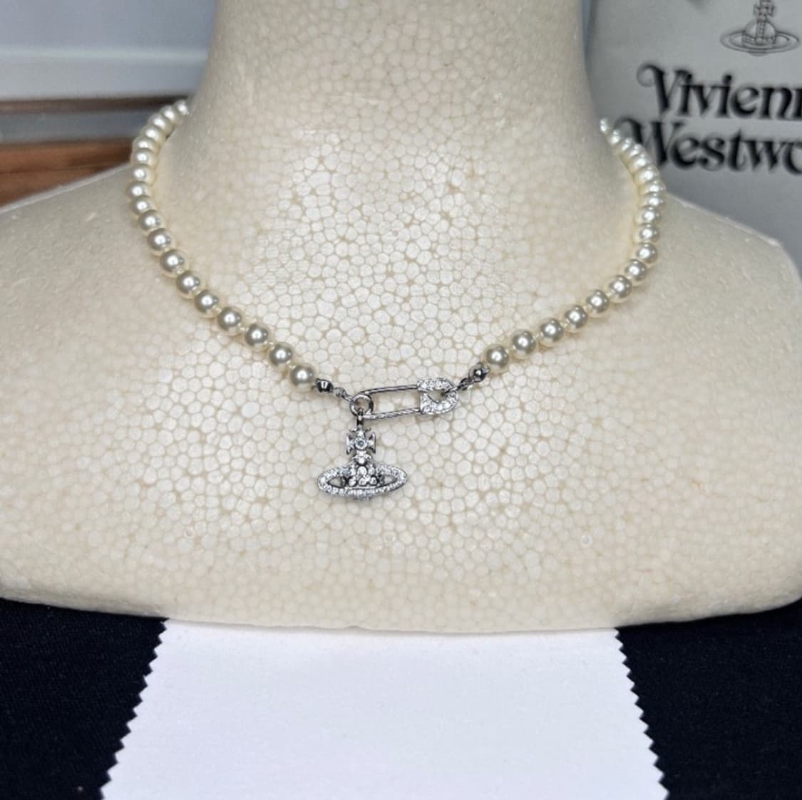 비비안웨스트우드 아카이브 큐빅 orb 세이프티핀 진주펄 초커 목걸이 상품이미지6
