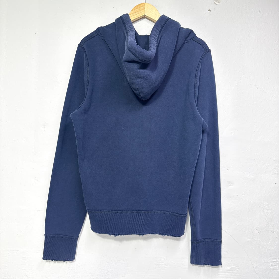아베크롬비 앤 피치(Abercrombie & Fitch) 네이비 후드티 상품이미지4