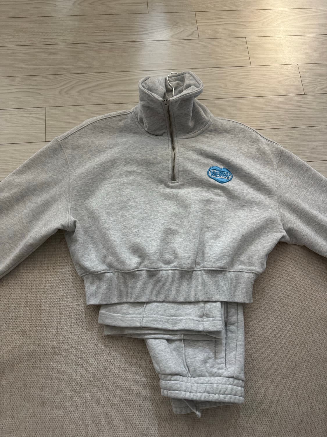 NERDY 크롭 하프집업 맨투맨 S사이즈 상품이미지3