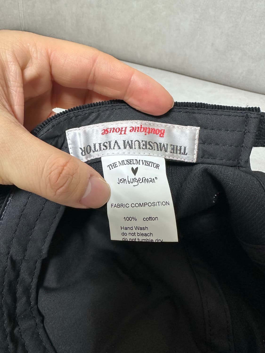 더뮤지엄비지터 x 존 버거맨 볼캡 블랙 상품이미지4