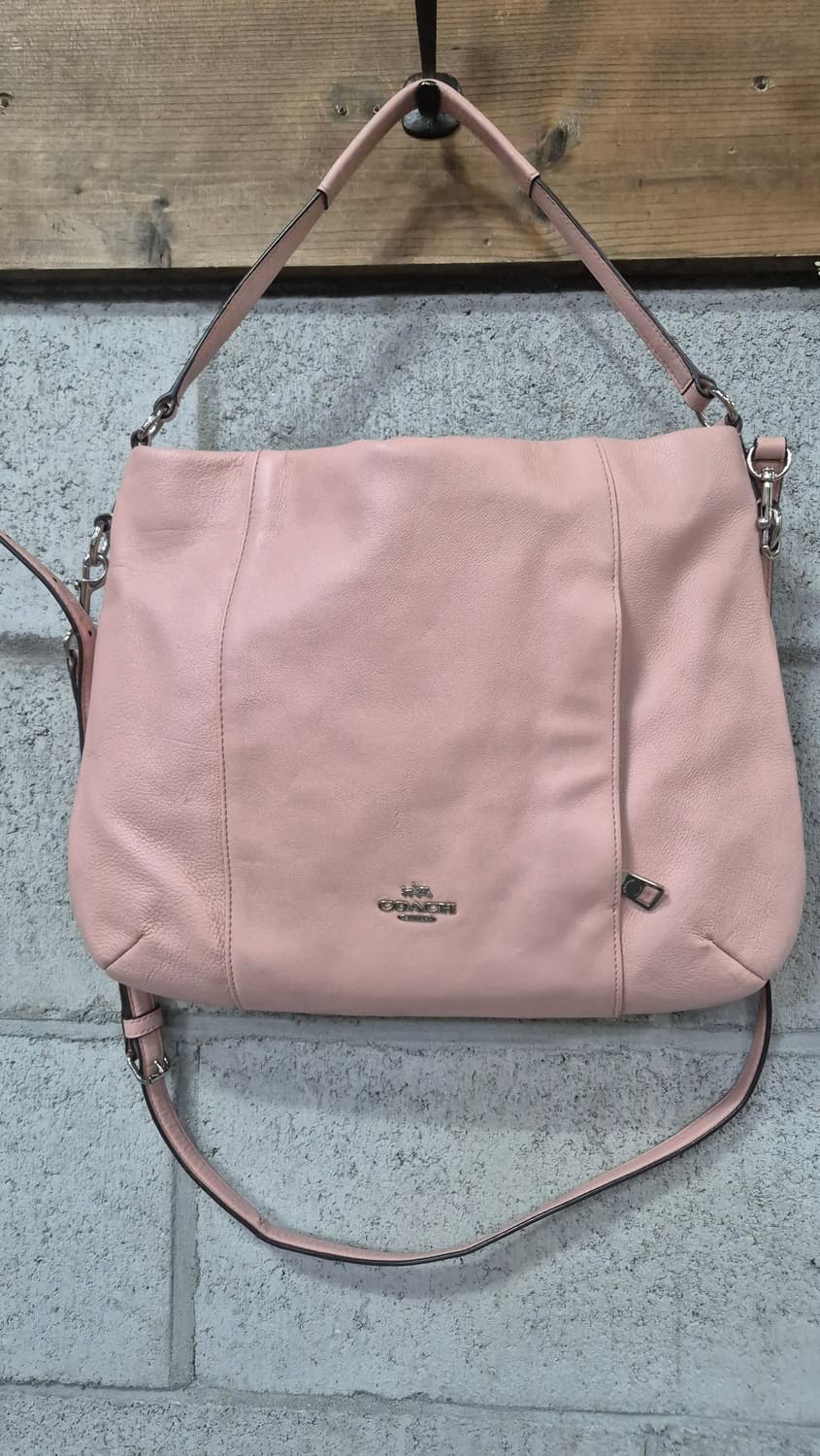 코치 페블 레더 컨버터블 숄더백  상품이미지3