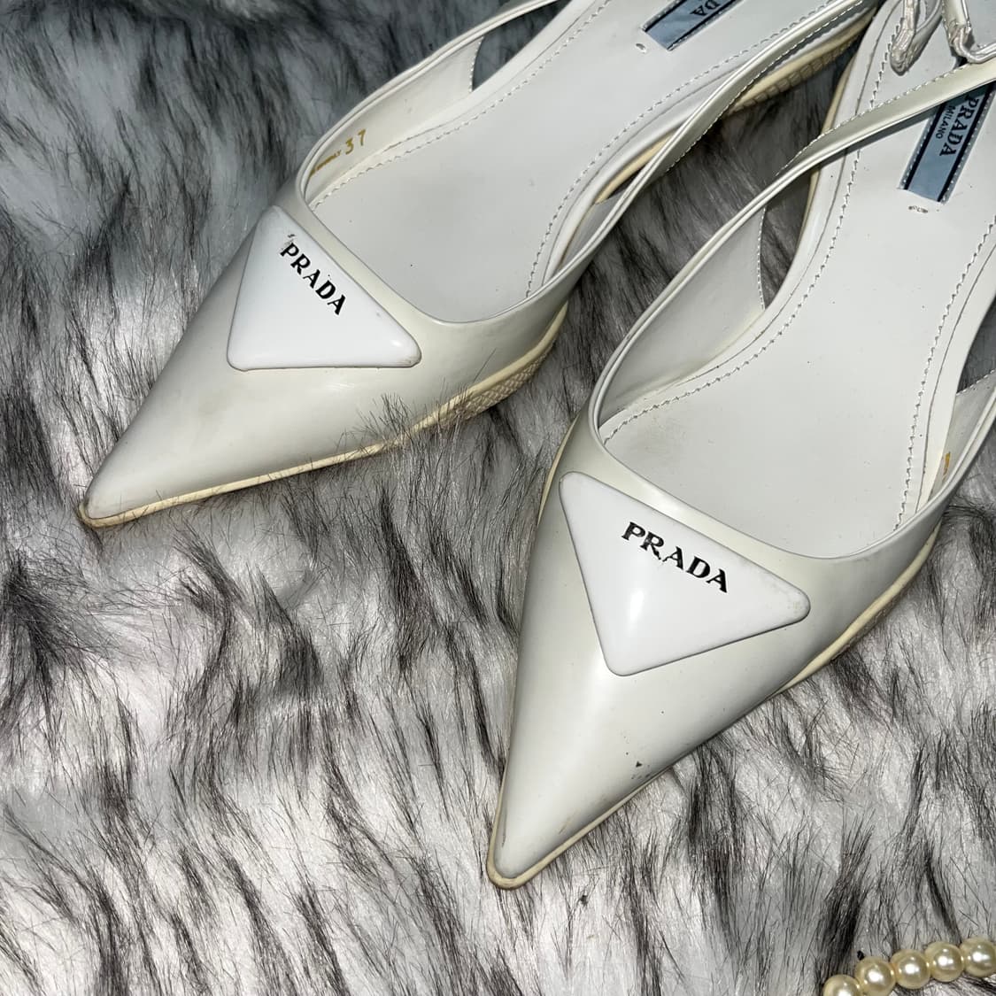 Prada 브러쉬드 가죽 슬링백 펌프스 상품이미지2